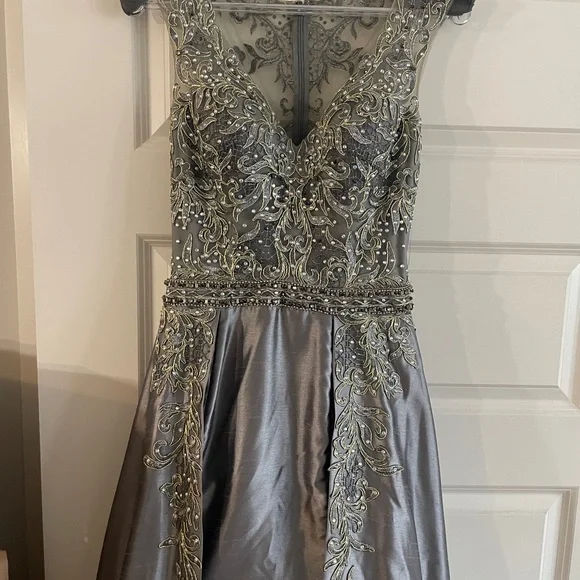 Tony Bowls Evening Gown - Picture 5 of 13